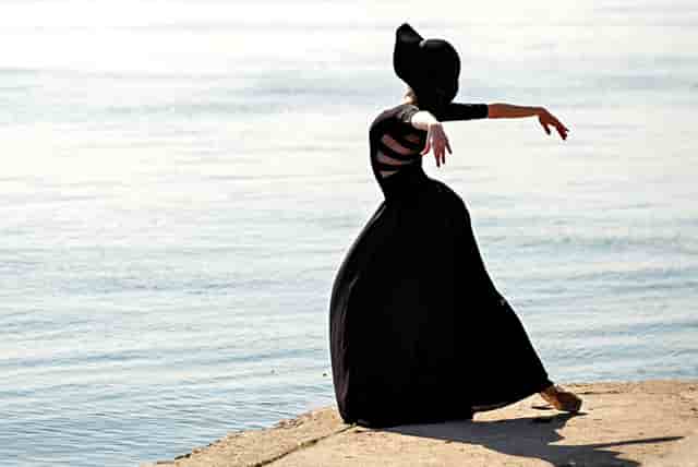 全世界的雨都落在我的心底