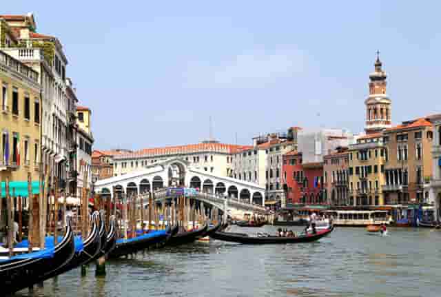 时尚牛仔衣搭配技巧(牛仔衣怎么搭配裤子)